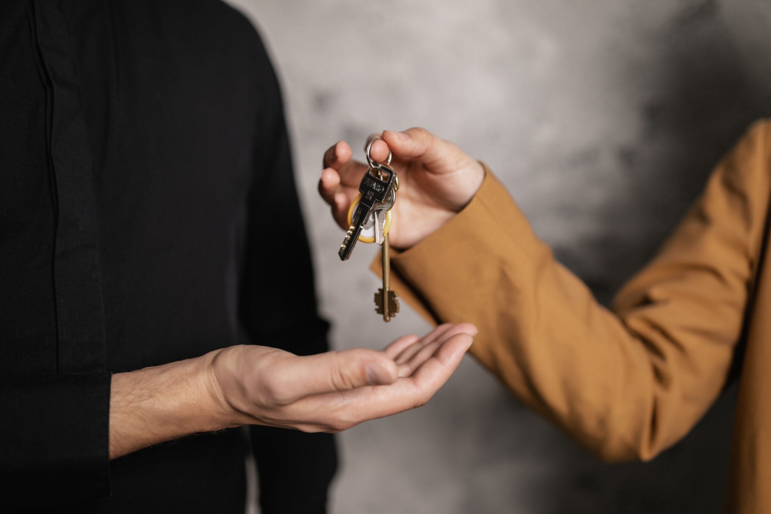 Rent increase laws by state guide — apartment keys and rent payment